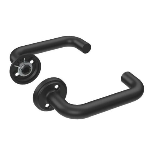 Dörrtrycket ASSA ABLOY 8655 RF är en robust och modern produkt utvecklad för krävande miljöer. Tillverkad i rostfritt stål (316-kvalitet) och behandlad med MIRUS PVD-teknik, kombinerar den hög korrosionsbeständighet med en stilren design. Idealisk för offentliga byggnader, kustnära områden och exponerade installationer.